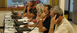 Phone-volunteer-graphic-610-x-320-SP14 (1)